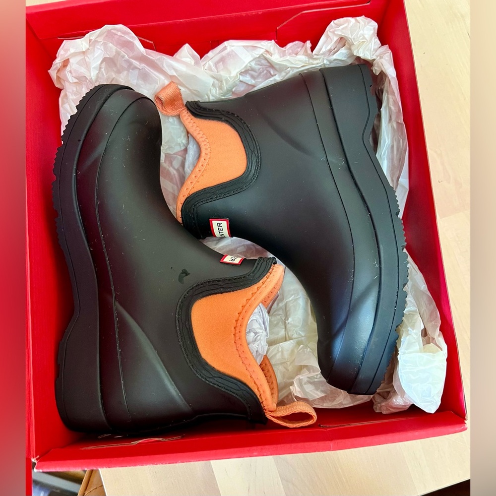 Hunter “Play” line, Chelsea rain boots. New in box, never worn - Picture 8 of 8